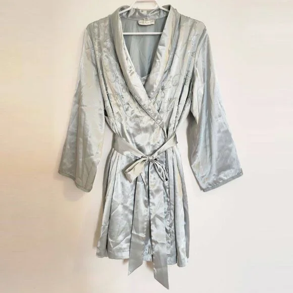 Morgan Taylor Embroidered Robe Slip Set Size Medium - Picture 2 of 15